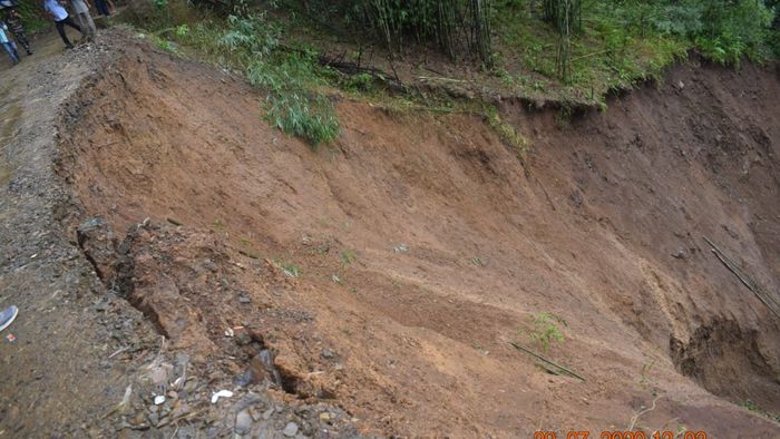 Arunachal: Heavy landslide caused by incessant rainfall disrupts connectivity to Siang