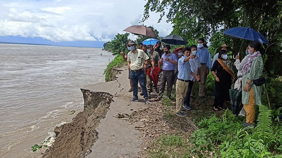 Arunachal: Road breaches due to massive soil erosion in Siang river Arunachal: Road breaches due to massive soil erosion in Siang river