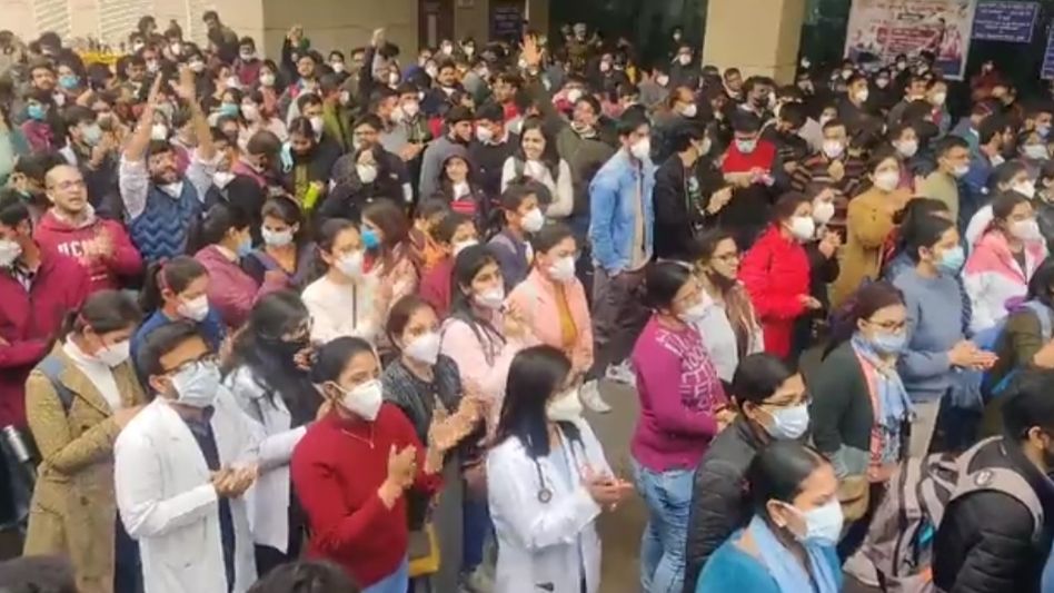 Health minister asks protesting resident docs to call off strike over NEET PG counselling delay Health minister asks protesting resident docs to call off strike over NEET PG counselling delay