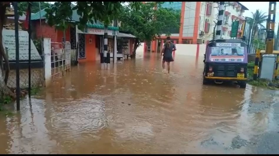 Assam: Guwahati experienced waterlogging, flash flood due to heavy downpour Assam: Guwahati experienced waterlogging, flash flood due to heavy downpour