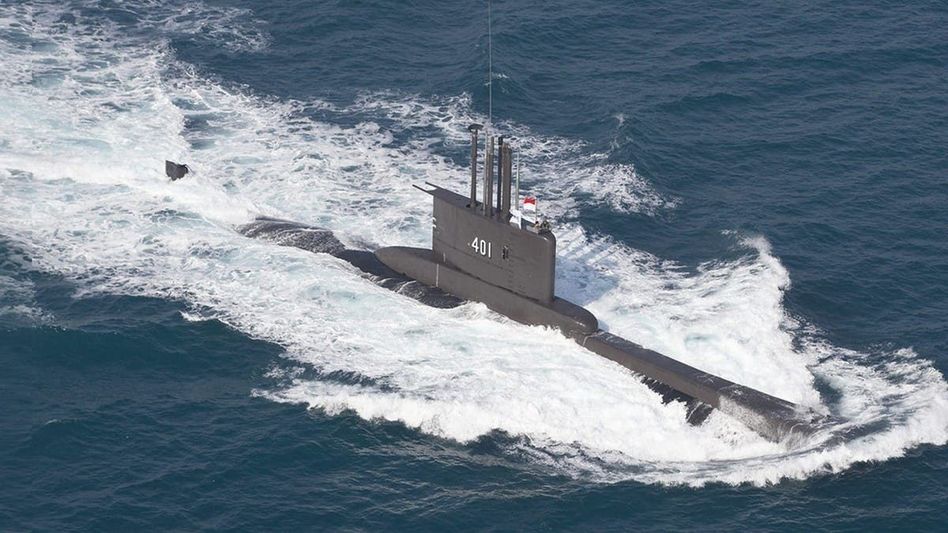 Indonesia sends warships to search missing submarine with 53 crew members Indonesia sends warships to search missing submarine with 53 crew members