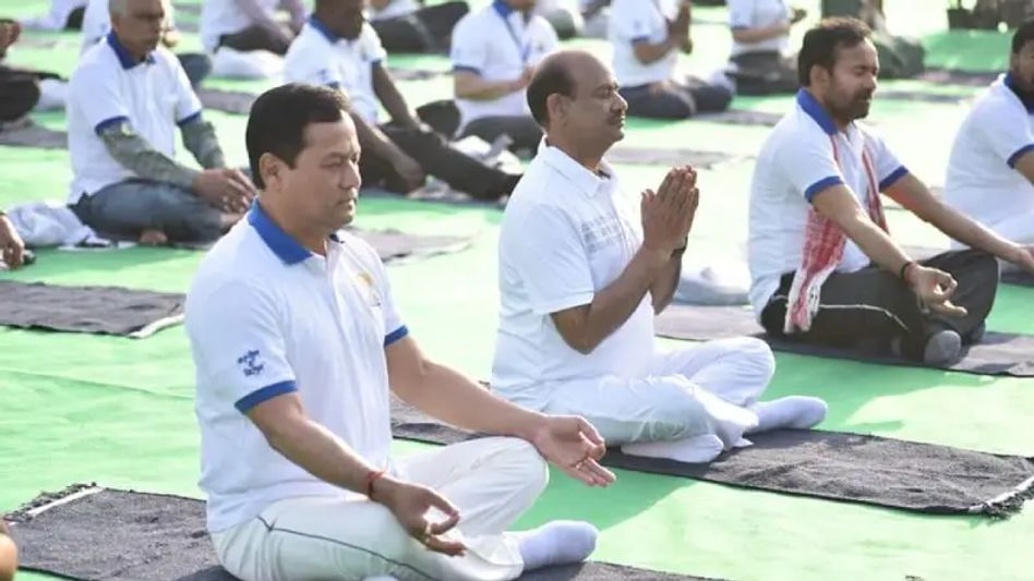 Union Minister Sonowal attend Yoga Utsav at Iconic Red Fort in New Delhi Union Minister Sonowal attend Yoga Utsav at Iconic Red Fort in New Delhi
