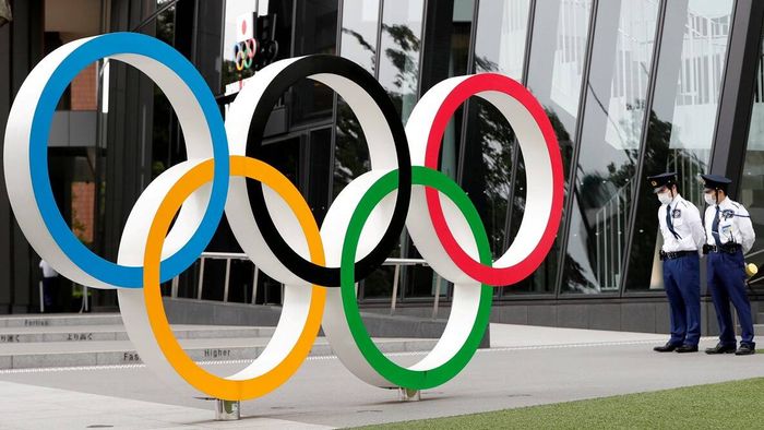 Olympic torch arrives in Tokyo for relay with no spectators