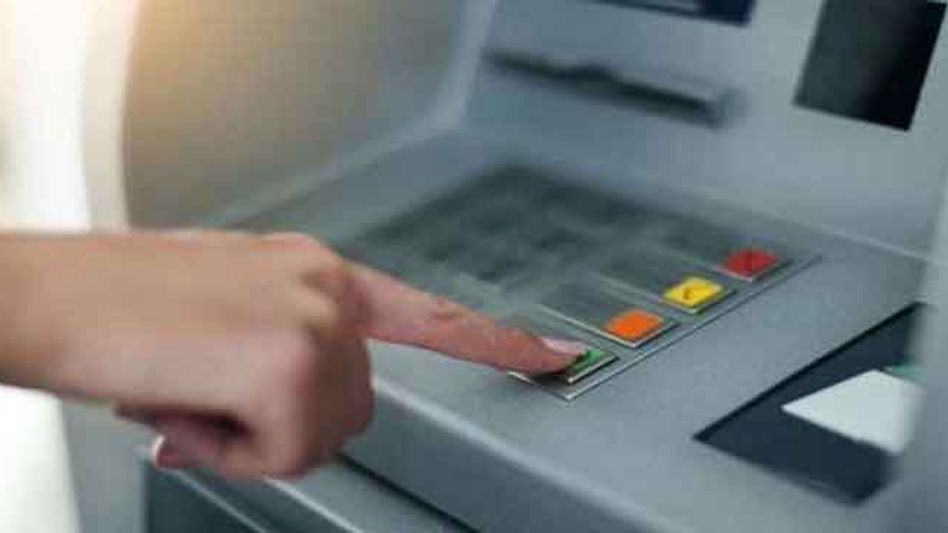 SBI Makes it Compulsory for Customers to Carry Registered Mobile to Withdraw over Rs 10,000 Using ATM SBI Makes it Compulsory for Customers to Carry Registered Mobile to Withdraw over Rs 10,000 Using ATM