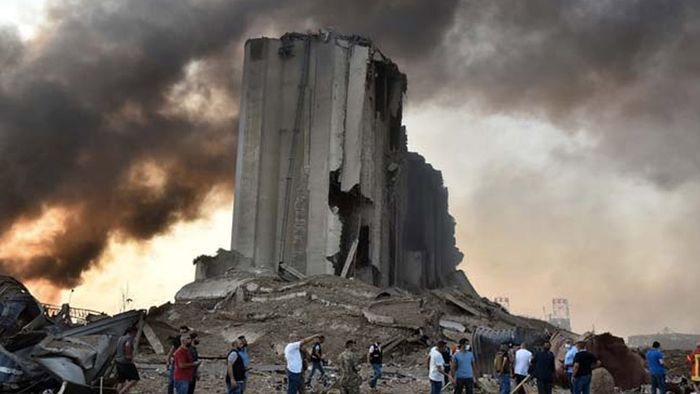 Massive explosion hits Beirut in Lebanon, over 100 die, 4000 injured
