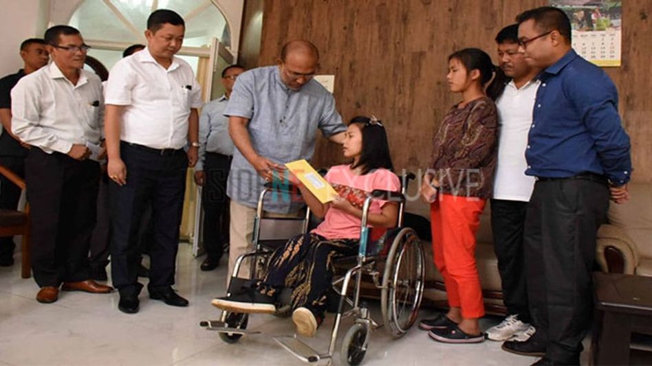 MANIPUR: CM PROVIDES ASSISTANCE TO DIFFERENTLY ABLED GIRL, EXTENDS SOFT LOAN MANIPUR: CM PROVIDES ASSISTANCE TO DIFFERENTLY ABLED GIRL, EXTENDS SOFT LOAN
