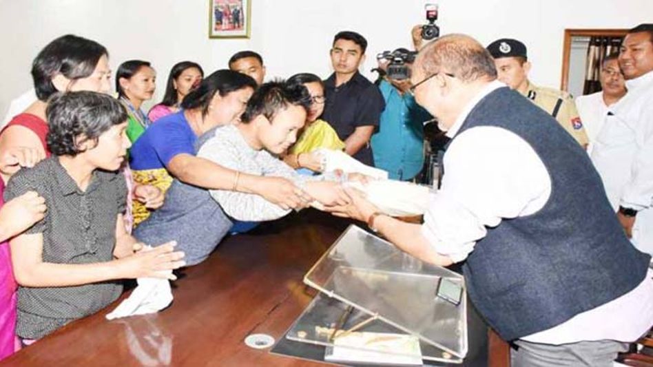 MANIPUR: CM N. BIREN SINGH ATTENDS TO HUNDREDS OF GRIEVANCES MANIPUR: CM N. BIREN SINGH ATTENDS TO HUNDREDS OF GRIEVANCES