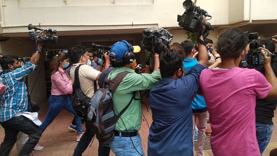 New Delhi: E-passes no longer necessary for media personnel during night curfew New Delhi: E-passes no longer necessary for media personnel during night curfew