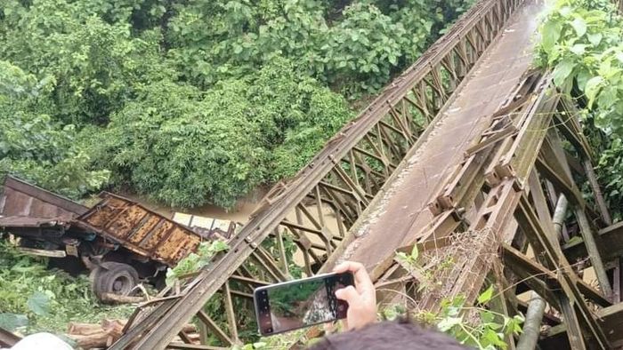 Tripura: Three killed and nine injured as steel bridge collapses