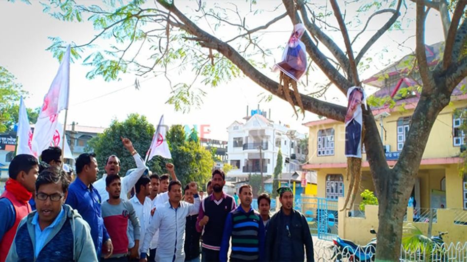 AASU unit hangs PM Modi and CM Sonowal’s effigies AASU unit hangs PM Modi and CM Sonowal’s effigies
