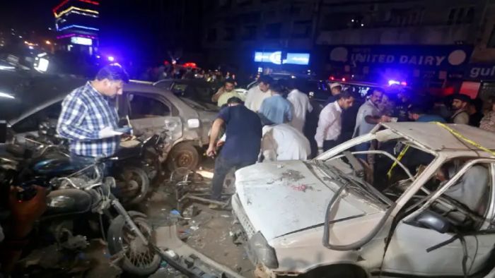 Pakistan: Three children, three soldiers killed in suicide blast