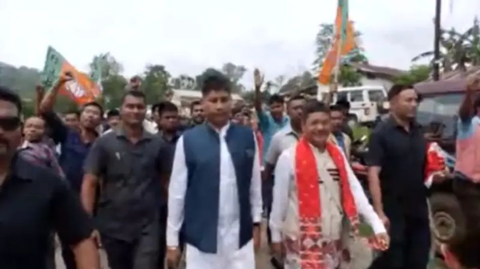 Damaged sections of embankments to be rebuilt in December-January: Pijush Hazarika Damaged sections of embankments to be rebuilt in December-January: Pijush Hazarika