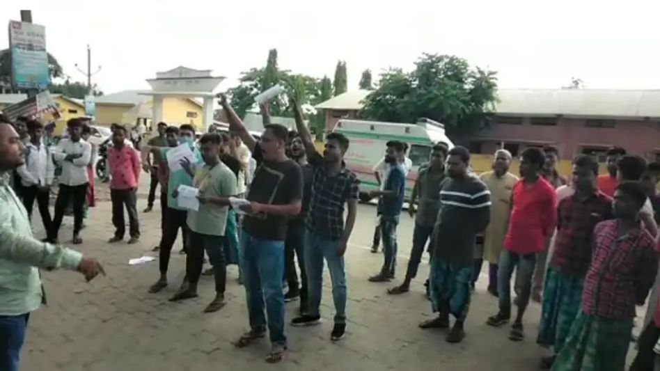 People stages protest against additional SP following arrest of youth in Laharighat; casualties reported People stages protest against additional SP following arrest of youth in Laharighat; casualties reported