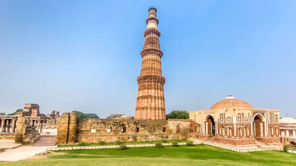 Delhi: Protesters demand renaming of ‘Qutub Minar’ to 'Vishnu Stambha,'Chant Hanuman Chalisa in premises Delhi: Protesters demand renaming of ‘Qutub Minar’ to 'Vishnu Stambha,'Chant Hanuman Chalisa in premises