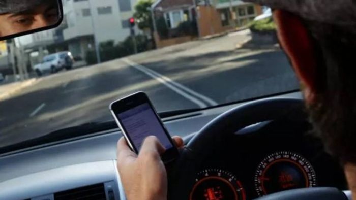 Use of Mobile phones while driving only allowed for navigation purpose