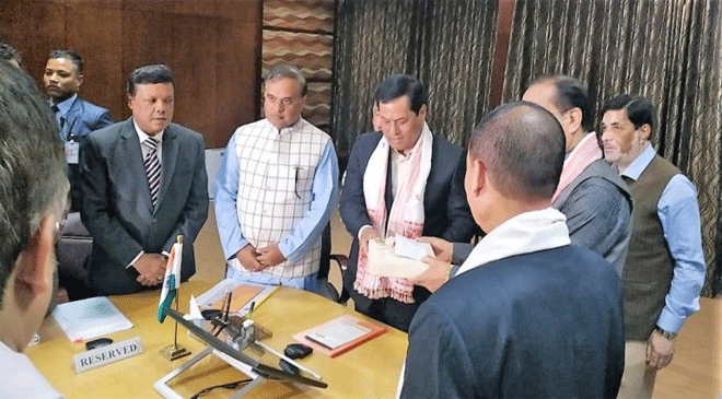 Assam: Clause 6 Committee Hands over Report to Chief Minister Sarbananda Sonowal.