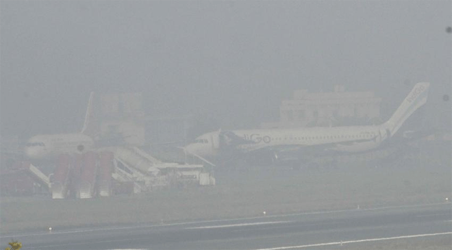 Delhi Smog: 37 Flights Cancelled, Schools to Remain Closed Delhi Smog: 37 Flights Cancelled, Schools to Remain Closed