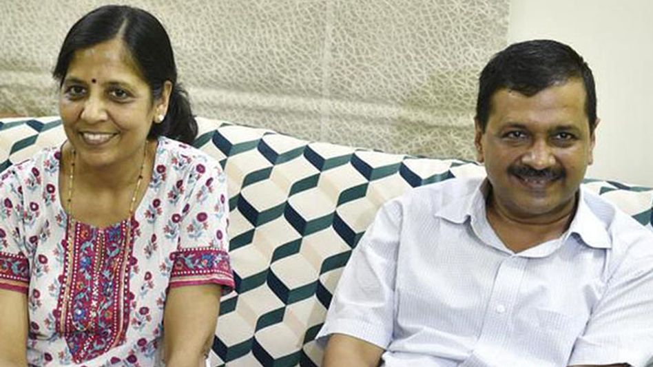 Delhi CM Kejriwal enters isolation after wife Sunita tests COVID-19 positive Delhi CM Kejriwal enters isolation after wife Sunita tests COVID-19 positive