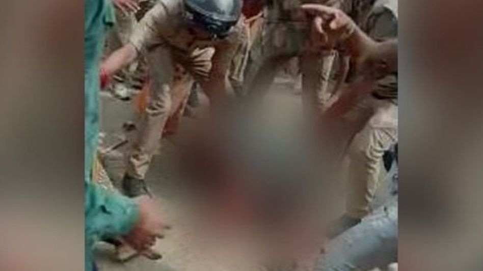 Murder accused lynched to death by mob in Uttar Pradesh Murder accused lynched to death by mob in Uttar Pradesh
