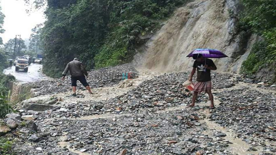 SIKKIM: HEAVY RAINS TRIGGERS LANDSLIDE IN THE STATE SIKKIM: HEAVY RAINS TRIGGERS LANDSLIDE IN THE STATE