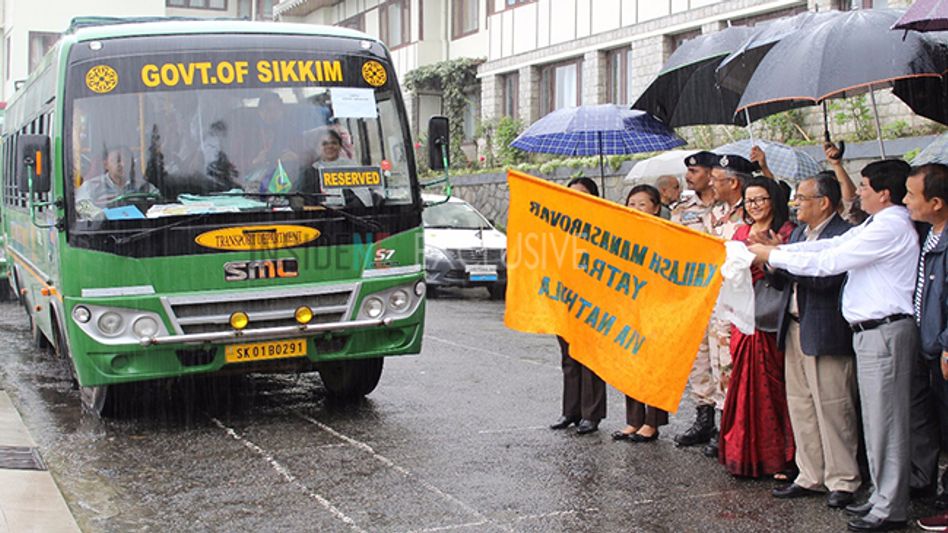 SIKKIM: FIRST BATCH OF KMY YATRIS FLAGGED OFF FROM GANGTOK SIKKIM: FIRST BATCH OF KMY YATRIS FLAGGED OFF FROM GANGTOK