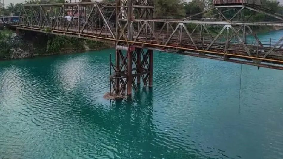 Assam: Dikhow River In Sivasagar district Changes Colour From Blue To Green Assam: Dikhow River In Sivasagar district Changes Colour From Blue To Green
