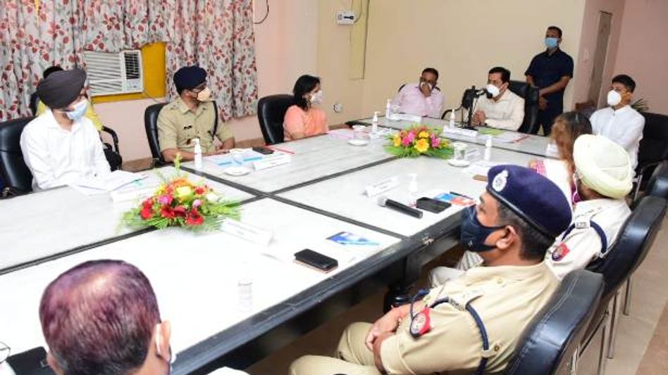 CM reviews COVID situation in Central Assam; advises DCs to keep eye on essentials CM reviews COVID situation in Central Assam; advises DCs to keep eye on essentials