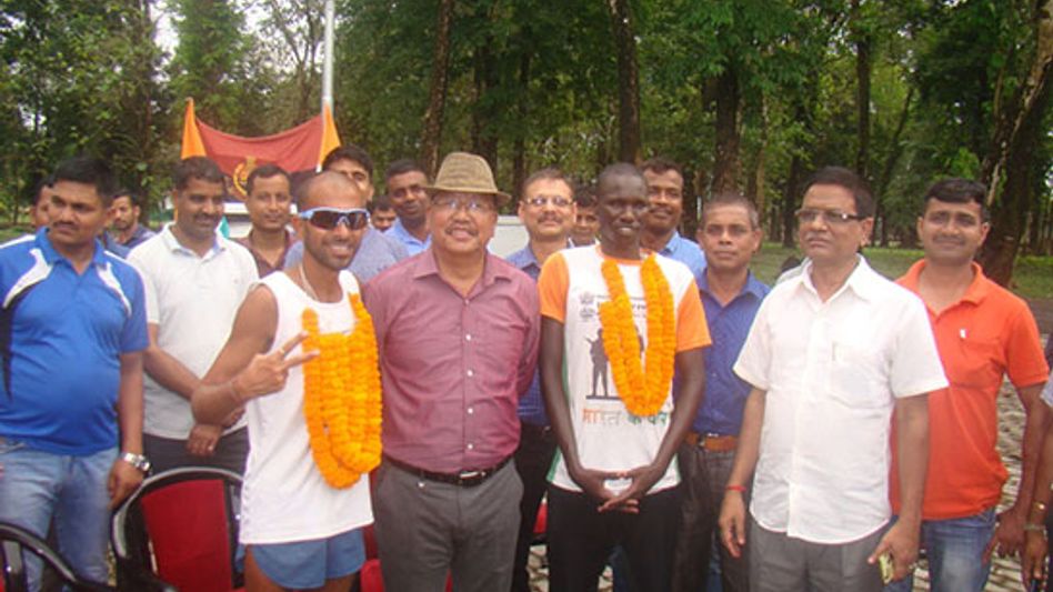 MARATHON RUNNER SAMIR SINGH HONORED BY SASHASTRA SEEMA BAL MARATHON RUNNER SAMIR SINGH HONORED BY SASHASTRA SEEMA BAL