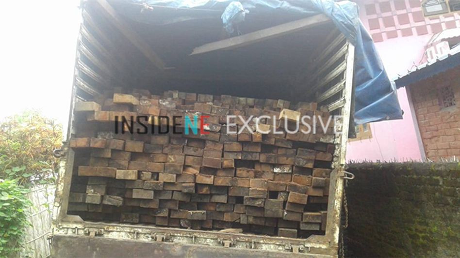 'Timber Mafia' try to run over Forest Officials in Sonitpur 'Timber Mafia' try to run over Forest Officials in Sonitpur