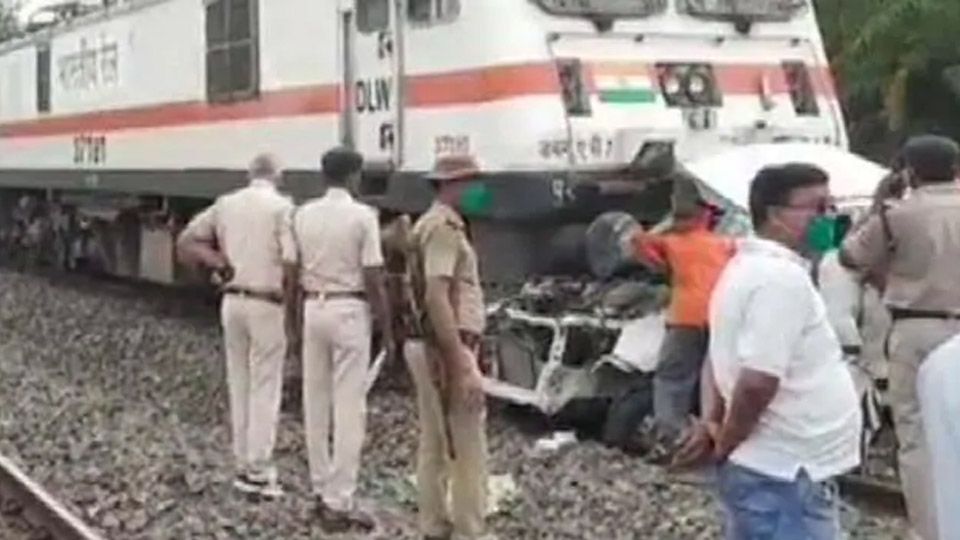 Patna-Ranchi train collides with car in Bihar, 2 die