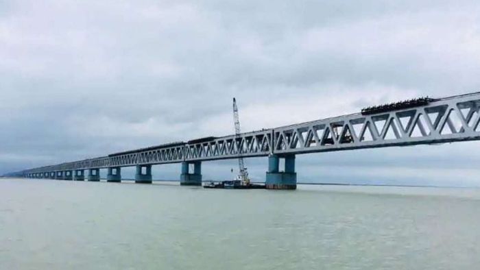 PM Modi inaugurates 1.9-km-long"Maitri Setu" between India and Bangladesh
