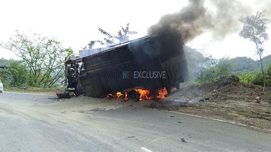 MANIPUR: ONE LOADED TRUCK TORCHED BY SUSPECTED HILL BASED UG'S MANIPUR: ONE LOADED TRUCK TORCHED BY SUSPECTED HILL BASED UG'S
