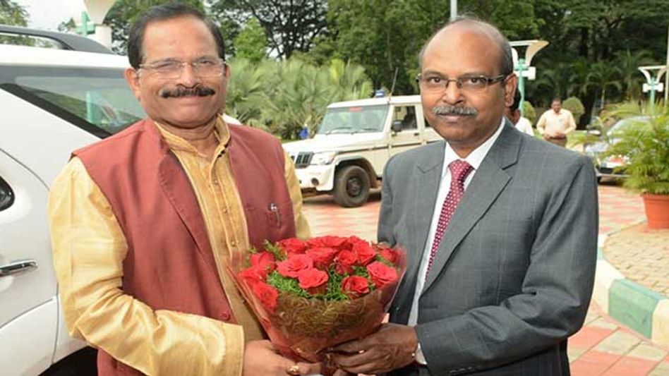 Raksha Rajya Mantri Shripad Naik Inspects Navratna Defence PSU's Bengaluru Unit Raksha Rajya Mantri Shripad Naik Inspects Navratna Defence PSU's Bengaluru Unit