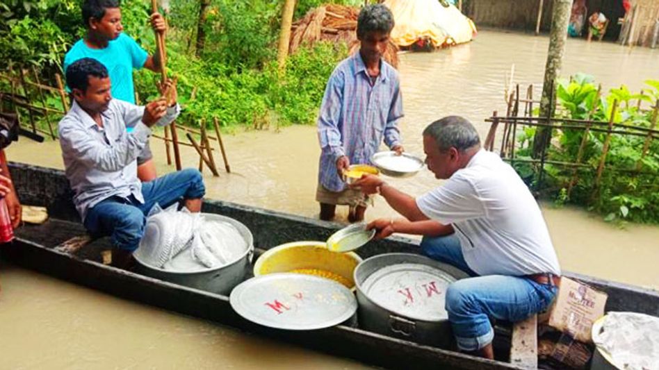 Meet Mrinal Saikia, the Assam MLA Who is Distributing Fresh-Cooked Food to Flood Victims by Boat Meet Mrinal Saikia, the Assam MLA Who is Distributing Fresh-Cooked Food to Flood Victims by Boat
