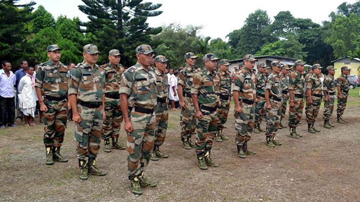 Climbers queuing up to reach the Everest Summit
