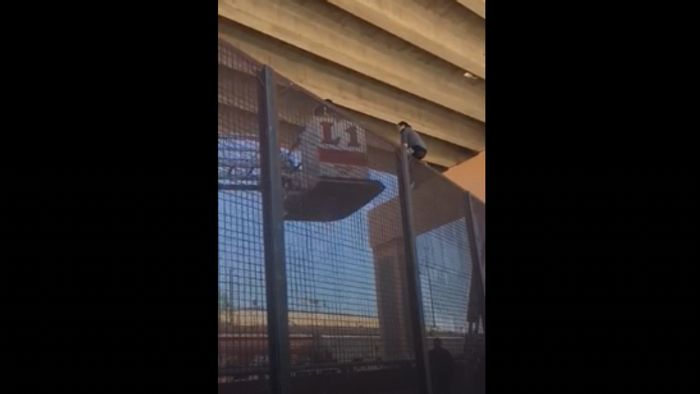 Pregnant migrant climbs US Mexico border