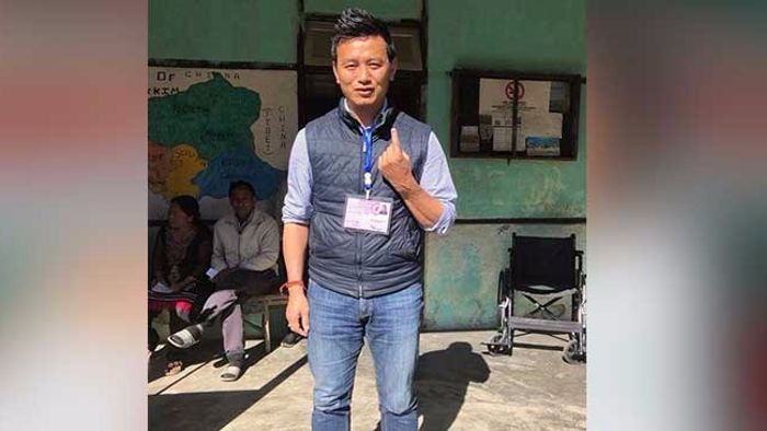 Bhaichung Bhutia casts vote in Sikkim
