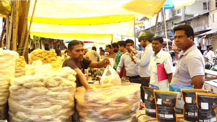 'Ramzan' on in full swing, markets full of delicacies