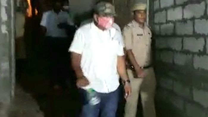 Police officer caught red-handed while taking bribe in Morigaon