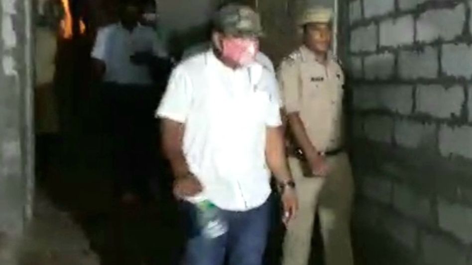 Police officer caught red-handed while taking bribe in Morigaon Police officer caught red-handed while taking bribe in Morigaon