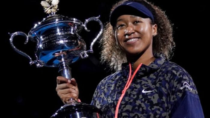 Naomi Osaka wins Australian Open women's singles crown, defeats Jennifer Brady 6-4, 6-3