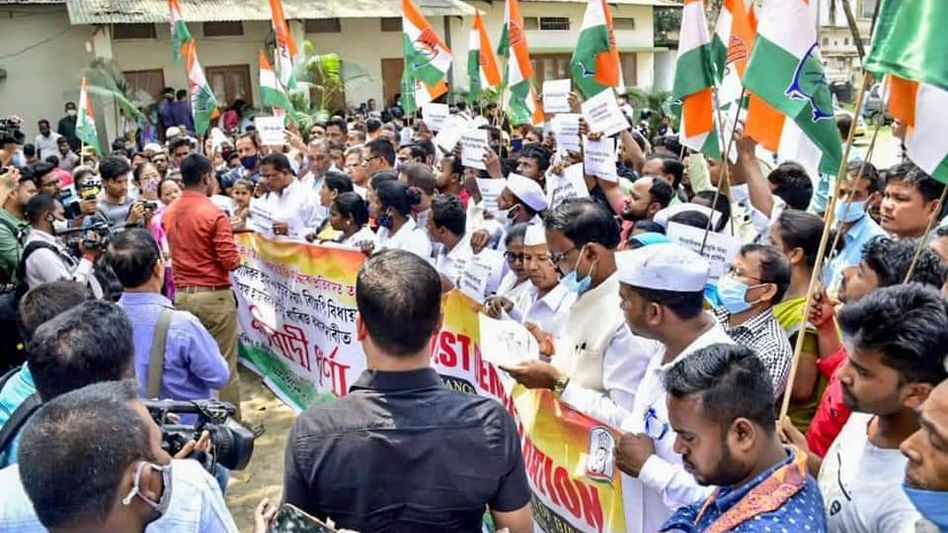 Congress stages protest against EVM recovery in BJP man’s vehicle Congress stages protest against EVM recovery in BJP man’s vehicle