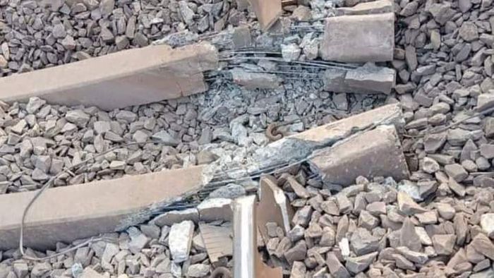 Maoist blow up a section of Howrah-Mumbai railway track in Jharkhand