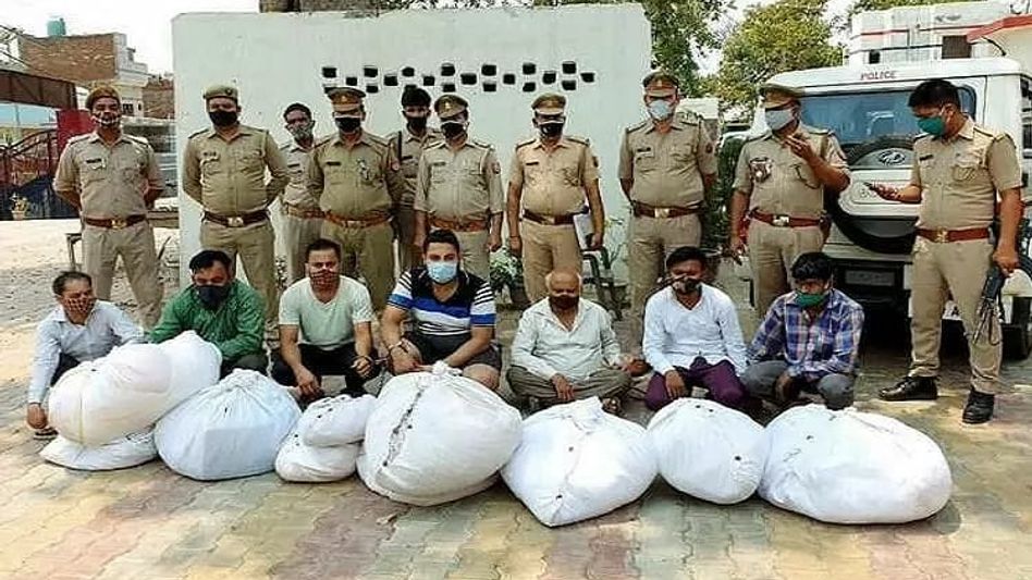 7 arrested for stealing clothes of dead bodies; booked under the Epidemic Diseases Act 7 arrested for stealing clothes of dead bodies; booked under the Epidemic Diseases Act