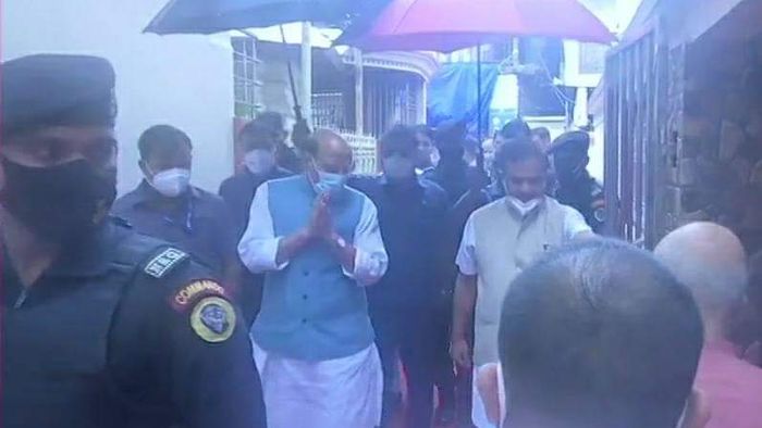 Defence Minister Rajnath Singh visits Kamakhya temple