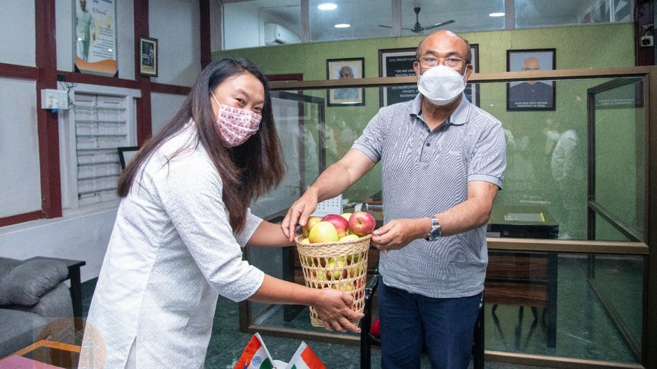 Manipur govt to sponsor apple farmer Augustina to train farmers in the state Manipur govt to sponsor apple farmer Augustina to train farmers in the state