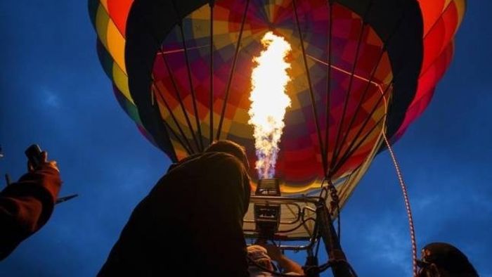 Hot air balloon crashes in New Zealand, 11 people injured
