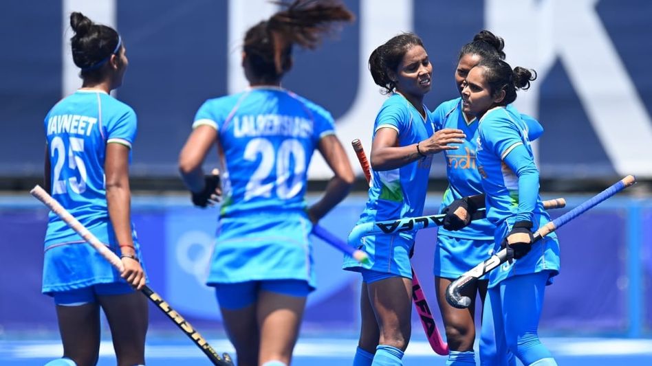 India beats Australia in Women's Hockey; enters to semi-finals India beats Australia in Women's Hockey; enters to semi-finals