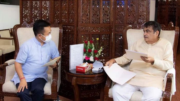 Sikkim CM apprises Union Transport minister