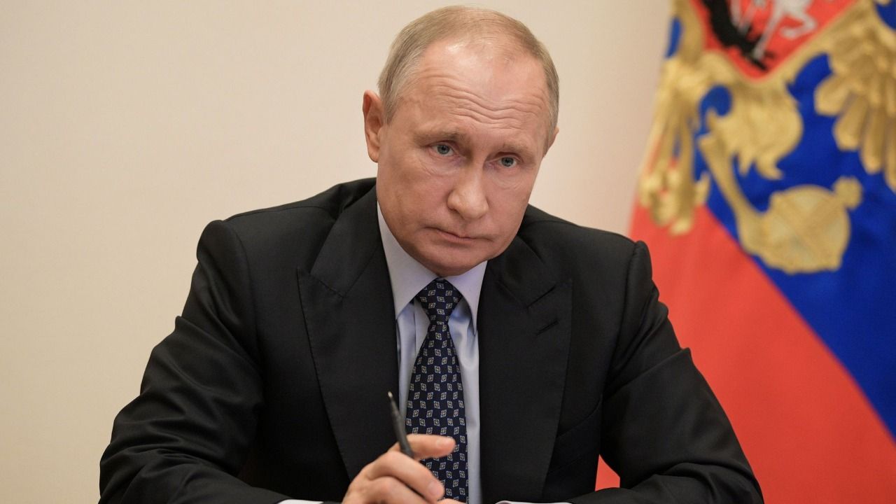 Russia's Vladimir Putin to self-isolate amid COVID outbreak in inner circle